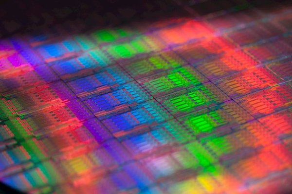 上尚策 国产自研6nm GPU性能超RTX 4060！东芯股份：砺算科技已向部分客户进行送样